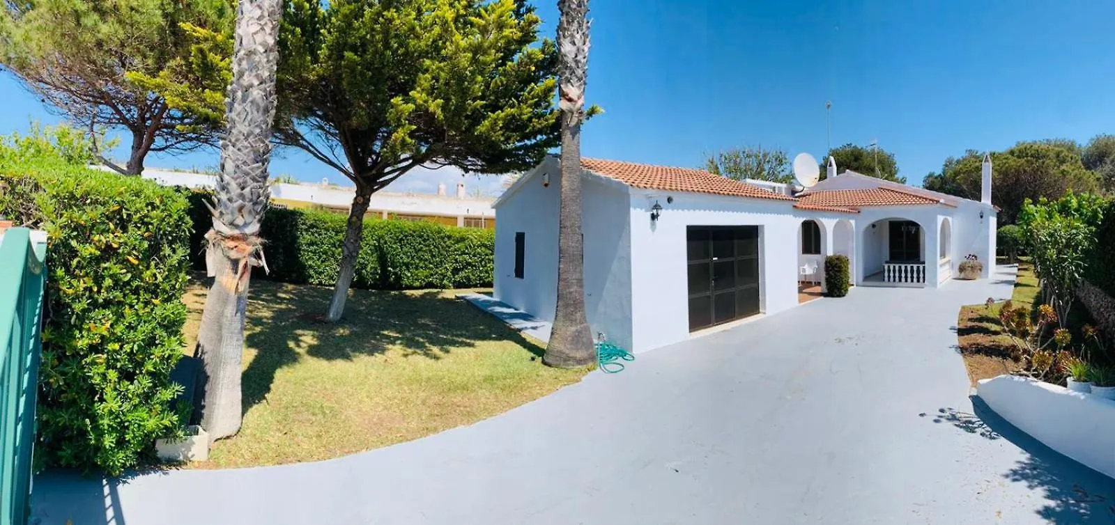 Villa Leon 3 Bedroom Villa, Cap Dartrutx Cala en Bosch
