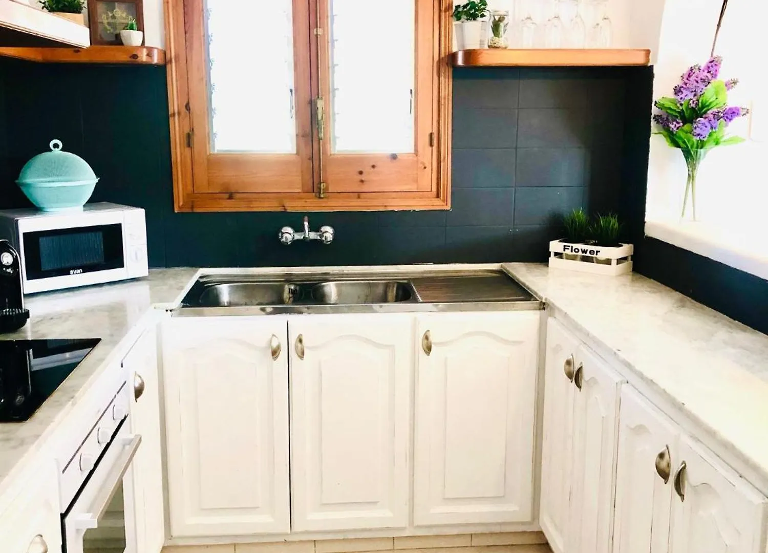 Leon 3 Bedroom Villa, Cap Dartrutx Cala en Bosch Villa
